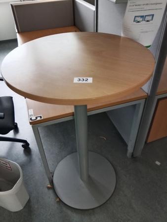 Stehtisch DM 70 cm, H 113 cm Stehtisch DM 70 cm, H 113 cm