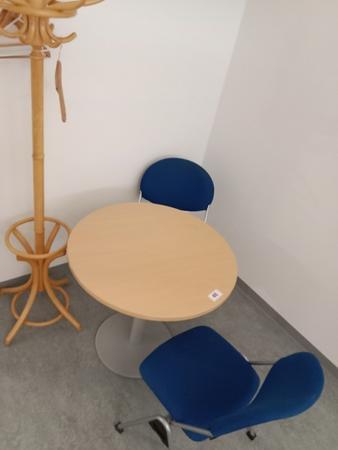 Besuchertisch DM 80 cm + 2 Stühle Besuchertisch DM 80 cm + 2 Stühle