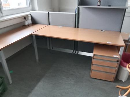 L-förmige Schreibtisch-Kombination 260 x 80-160 cm L-förmige Schreibtisch-Kombination 260 x 80-160 cm