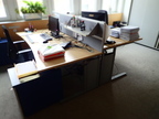 2 Stk. Schreibtische mit Mittelwand je ca. 200x100 ( 90 ) cm 2 Stk. Schreibtische mit Mittelwand je ca. 200x100 ( 90 ) cm