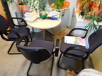 Besprechungstisch mit 3 Freischwingern Besprechungstisch mit 3 Freischwingern