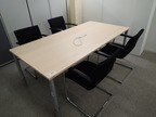 Besprechungstisch ca. 200x100 cm und 4 Besucherstühle Besprechungstisch ca. 200x100 cm und 4 Besucherstühle