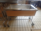 Warmhaltebecken in Edelstahl mit Holzfurnier, teilweise abgelöst, 112 x 60 x 90 cm in mobiler Ausführung, 230 V Warmhaltebecken in Edelstahl mit Holzfurnier, teilweise abgelöst, 112 x 60 x 90 cm in mobiler Ausführung, 230 V