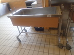 Warmhaltebecken in Edelstahl mit Holzfurnier, teilweise abgelöst, 112 x 60 x 90 cm in mobiler Ausführung, 230 V Warmhaltebecken in Edelstahl mit Holzfurnier, teilweise abgelöst, 112 x 60 x 90 cm in mobiler Ausführung, 230 V