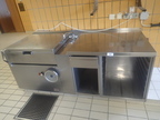 Kippbratpfanne Typ EKB2/1H, 10 kW, Küppersbusch, Edelstahl + 1 Edelstahltisch für Bleche mit 1 Lade, ca. 202 x 90 x 75 cm Kippbratpfanne Typ EKB2/1H, 10 kW, Küppersbusch, Edelstahl + 1 Edelstahltisch für Bleche mit 1 Lade, ca. 202 x 90 x 75 cm