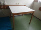 Sozialraumtisch 80 x 80 cm, Arbeitsplatte weiß Sozialraumtisch 80 x 80 cm, Arbeitsplatte weiß
