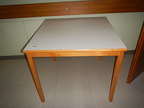 Sozialraumtisch 80 x 80 cm, Arbeitsplatte weiß Sozialraumtisch 80 x 80 cm, Arbeitsplatte weiß