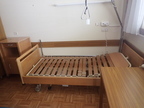 Pflegebett + Nachtkästchen Pflegebett + Nachtkästchen