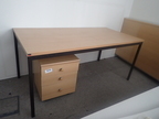 Blaha Schreibtisch-Kombination, Platte hellbraun, ca. 160 x 80 cm mit 1 Rollcontainer Blaha Schreibtisch-Kombination, Platte hellbraun, ca. 160 x 80 cm mit 1 Rollcontainer