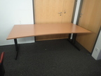 BENE Schreibtisch geschwungen ca. 200 x 80 x 100 cm BENE Schreibtisch geschwungen ca. 200 x 80 x 100 cm