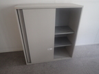 Rauminhalt bestehend aus 4 Schreibtischen geschwungen ca. 200 x 99 x 80 cm + 1 offenes Aktenregal und Schiebetürschrank Rauminhalt bestehend aus 4 Schreibtischen geschwungen ca. 200 x 99 x 80 cm + 1 offenes Aktenregal und Schiebetürschrank