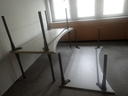 Rauminhalt bestehend aus 11 Schreibtischen ca. 200 x 100 cm + Besprechungstisch rund DM 100 cm Rauminhalt bestehend aus 11 Schreibtischen ca. 200 x 100 cm + Besprechungstisch rund DM 100 cm